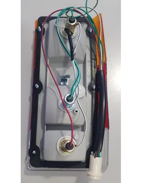 Piloto Trasero Izquierdo  C/Portalampara Nissan Patrol 79-88